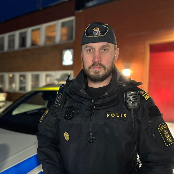 Polisbil och polis i Hemavan under Student Ski