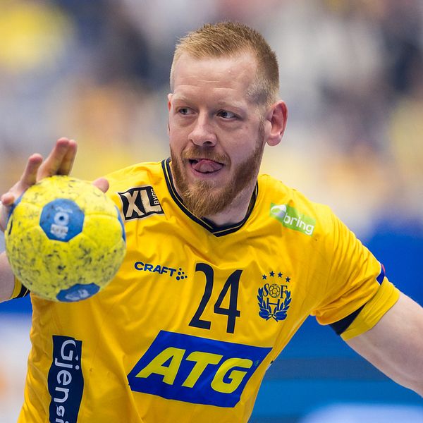 Jim Gottfridsson med en boll i handen.