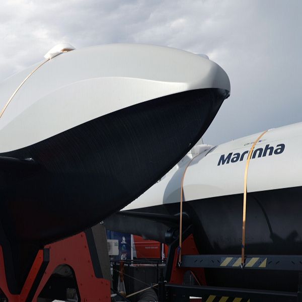 Obemannad drönarbåt visas upp inför framtida krig i Östersjöregionen.