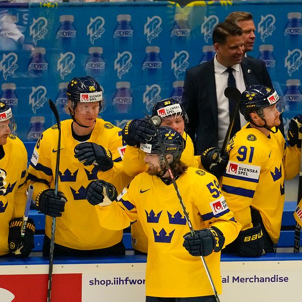 Se matchbilder från Tre Kronor Kazakstan i Sportnytt