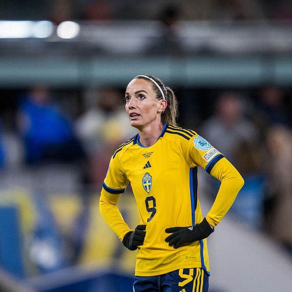 Kosovare Asllani under matchen mot Schweiz i Nations League.