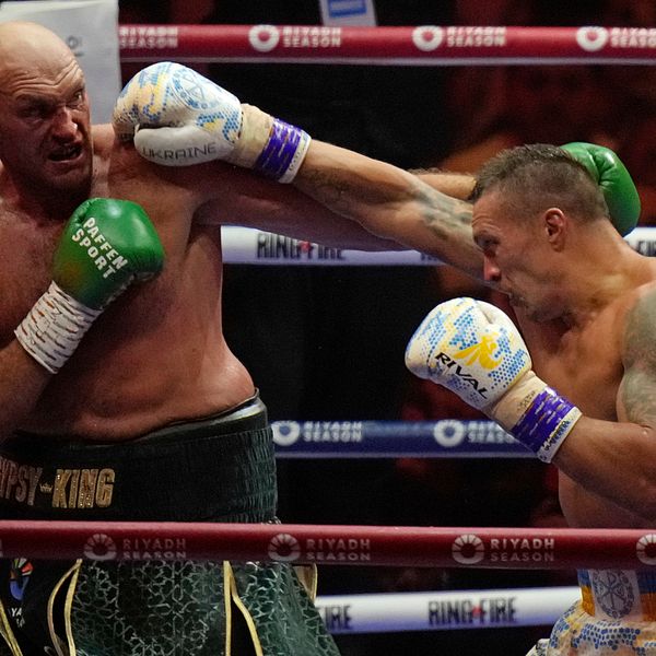 Britten Tyson Fury, till höger, förlorade titelmatchen mot ukrainske Oleksandr Usyk i Kingdom Arena i Saudiarabiens huvudstad Riyadh.
