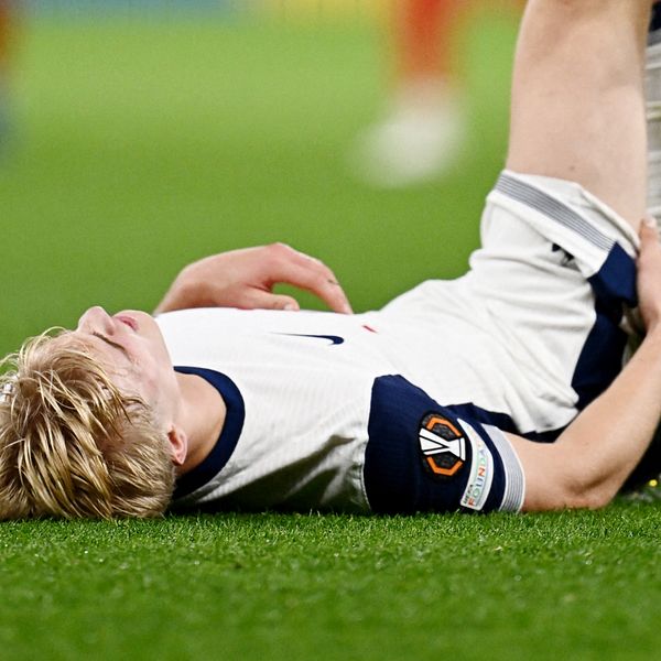 Lucas Bergvall haltade av skadad i Tottenhams match i Europa League.