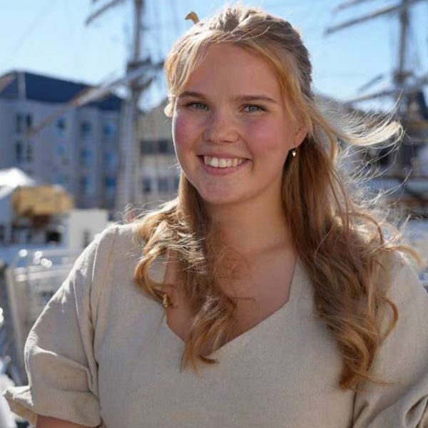 checklista mot samehets; till höger Thea Matilde Moldstad, Innlandets ungdomsråd