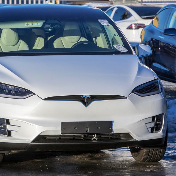 Parkerade Teslabilar