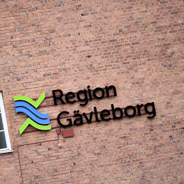 Region Gävleborgs logga på tegelvägg.