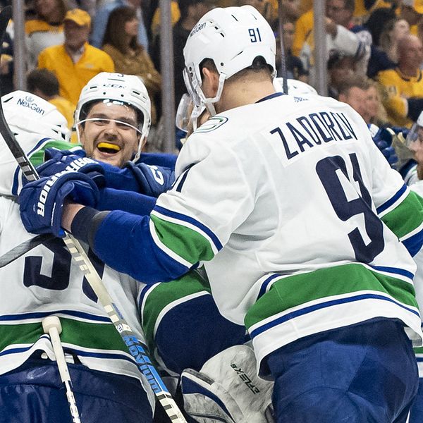 Filip Forsberg och Vancouver-spelare som jublar