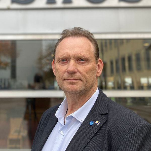 Tommy Rydfeldt (L) och Stefan Jägnert (SD) är oense om förslaget att införa tolkavgifter i Kungsbacka kommun.