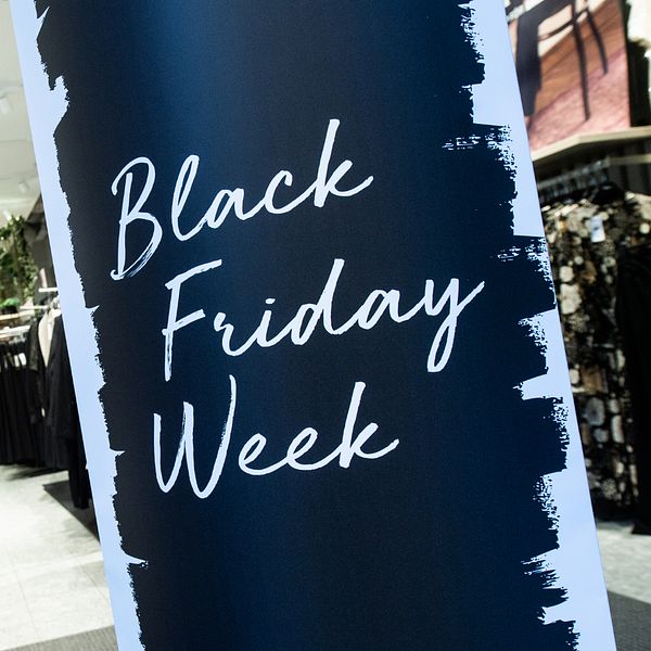 Det nya ekonomiska läget gör att fler väljer att konsumera från sina besparingar under Black Week, berättar Anders Stenkrona, sparekonom Nordea.