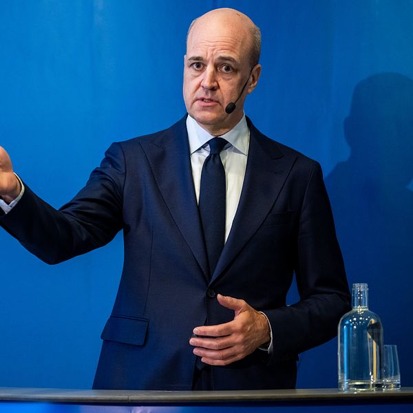 Hammarbysupportrar och Fredrik Reinfeldt