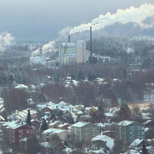 Det ryker från fabriker jobbar för fullt.