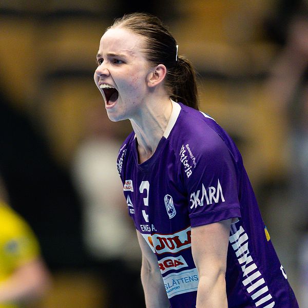 Tvådelad bild. Vänster: Handbollsspelare i aktion. Höger: Spelare i lila tröja.