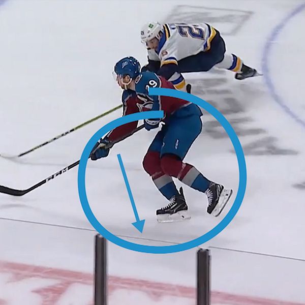 Delad bild. Vänster: Ishockeyspelare åker med pucken. Höger: närkamp, spelare markeras med cirkel.