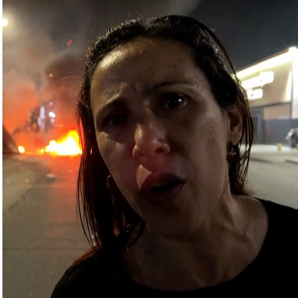 Demonstranter i Venezuelas huvudstad Caracas efter helgens ifrågasatta valresultat.