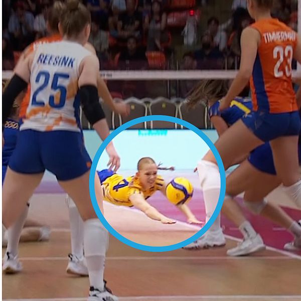 Elsa Nordin Ottosson räddar boll för Sverige mot Nederländerna i volleyboll-VM-premiären.