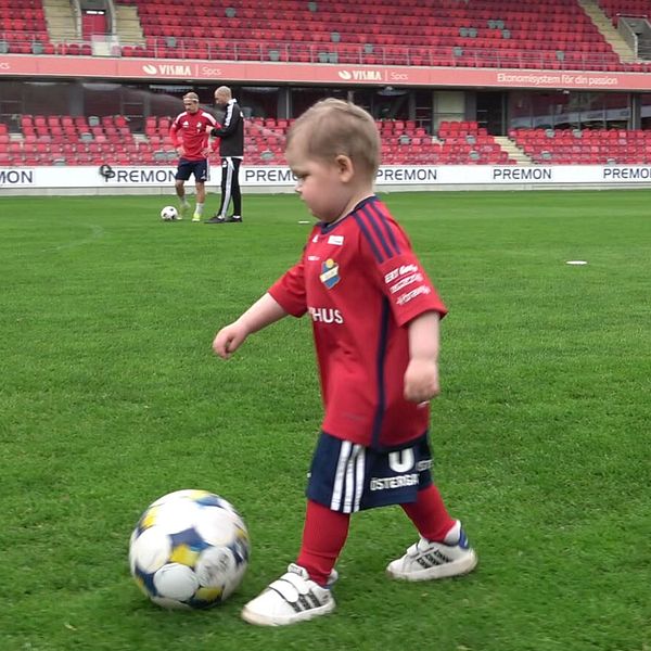 Delad bild. Till vänster: barn på sjukhus. Till höger: barn spelar fotboll på arena.