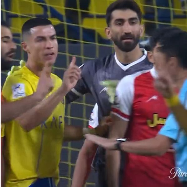 Nej det blev ingen straff för Ronaldo på Al-Awwal Stadium i Riyadh. Efter att superportugisen själv ingripit.