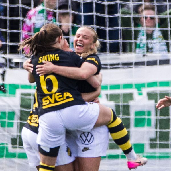 Delad bild. Vänster: kvinnlig spelare i svart tröja. Höger: fotbollsspelare firar mål.