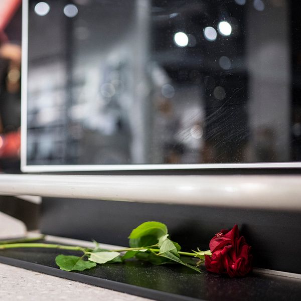 En ros i gången på köpcentret Emporia där en man dödades och en förbipasserande norsk kvinna kvinna skadades svårt vid en skottlossning den 19 augusti 2022.