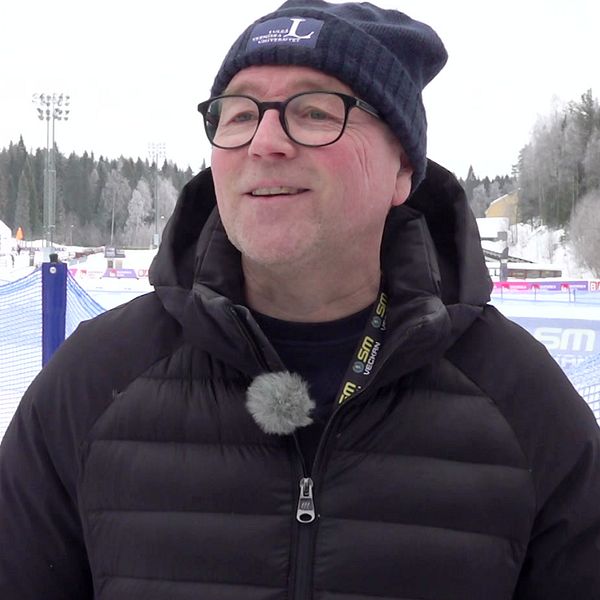 Bild på en skidåkare bakifrån samt  Joakim Abrahamsson, verksamhetsledare inom elitidrotten på LTU.