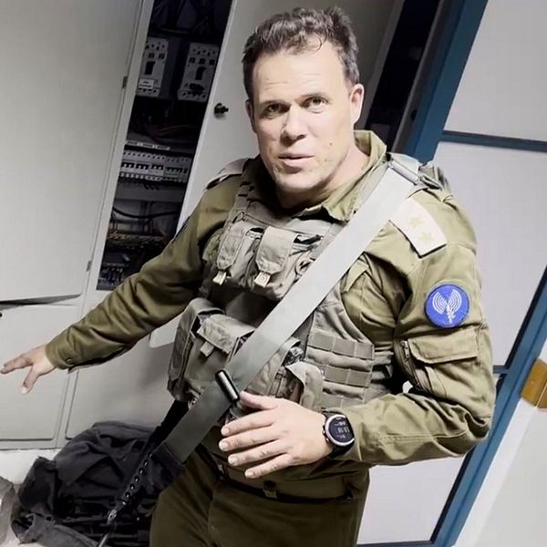 Israelisk militär inne på al-Shifa-sjukhuset.