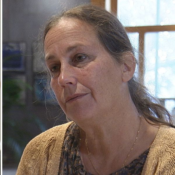 Två kvinnor i samma bild