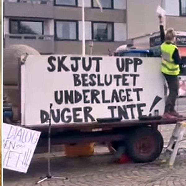 Till vänster syns en person med långt hår, medan höger sida visar en demonstrationsvagn med en stor skylt som har texten ”SKJUT UPP BESLUTET UNDERLAGET DUGER INTE!” i fet stil. En person i reflexväst står bredvid vagnen.