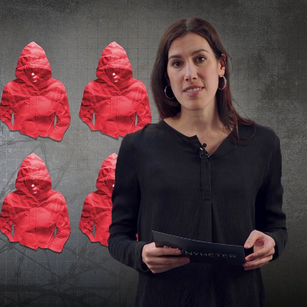 Illustration av unga i röda huvor och en programledare om sänkt straffålder