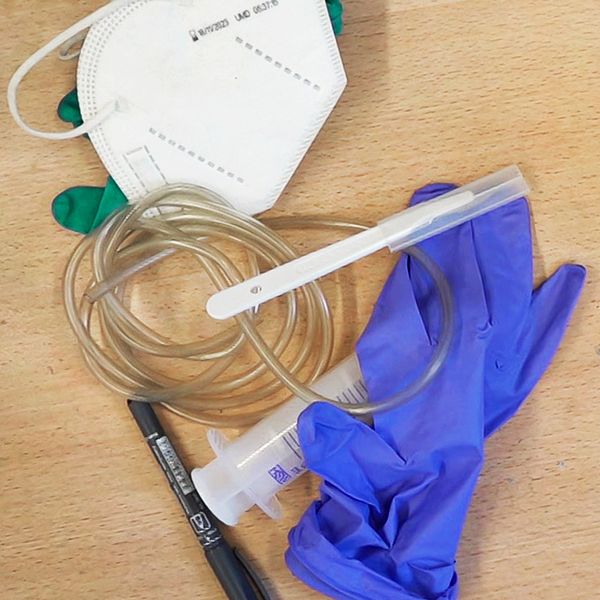 Jonna Bjuhr Männer, miljöstrateg på Västra götalandsregionen, pratar om arbetet med återvinning av plast och avfall från sjukvården