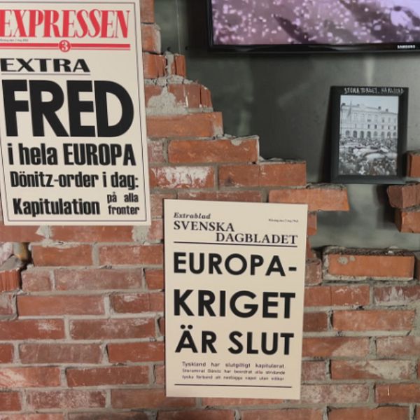 Delad bild. Till vänster: ung kille i jacka. Till höger: murad vägg med historiska tidningsrubriker om fred.