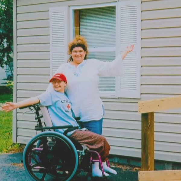 Ayan Jamal och bild på Gypsy Rose Blanchard och hennes mamma Dee Dee Blanchard