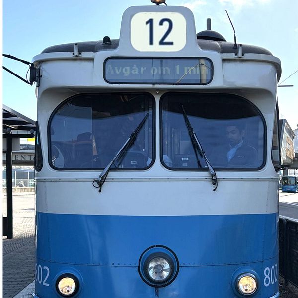 SVTs reporter Kristian Åkergren och ett montage av den nya spårvagnslinjen som kommer börja rulla i Göteborg.