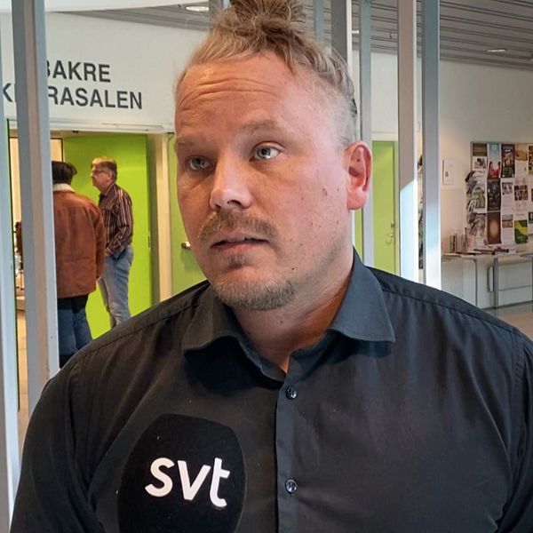 Porträttbild av Christoffer Erson som är restaurangchef på Hotel Tylösand. Och en bild på en bardisk på krog.