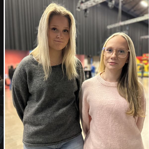 till vänster syns publiken från en föreläsning och till höger syns konfirmanderna Molly Sturezon och Nellie Kjörsträd från Grums.
