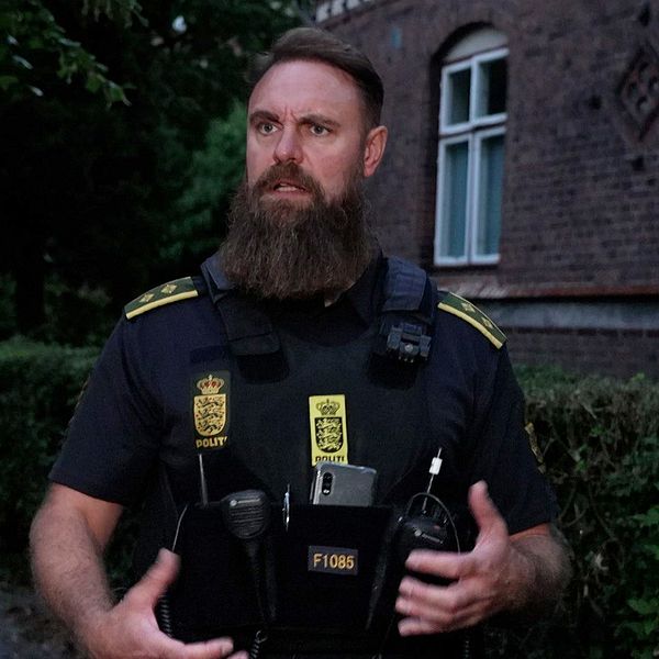 Blommor och en dansk polis