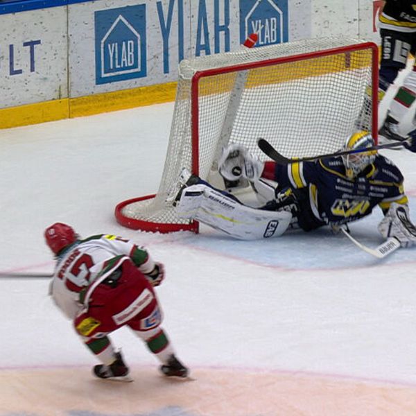 Tvådelad bild. Vänster: man lutar sig mot sarg. Höger: hockeyspelare skjuter mot målvakt.
