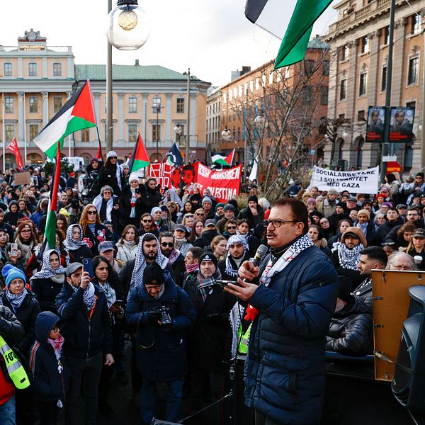 Människor samlade på en demonstration för Palestina