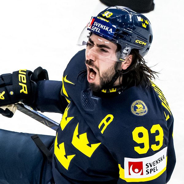 Delad bild. Till vänster: person håller barn. Till höger: ishockeyspelare i landslagsdräkt.