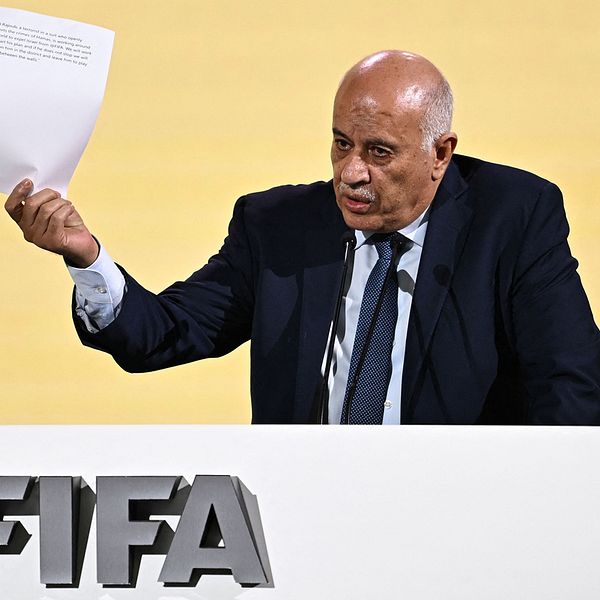 Fifabasen Gianni Infantino och palestinske ordföranden Jibril Rajoub.