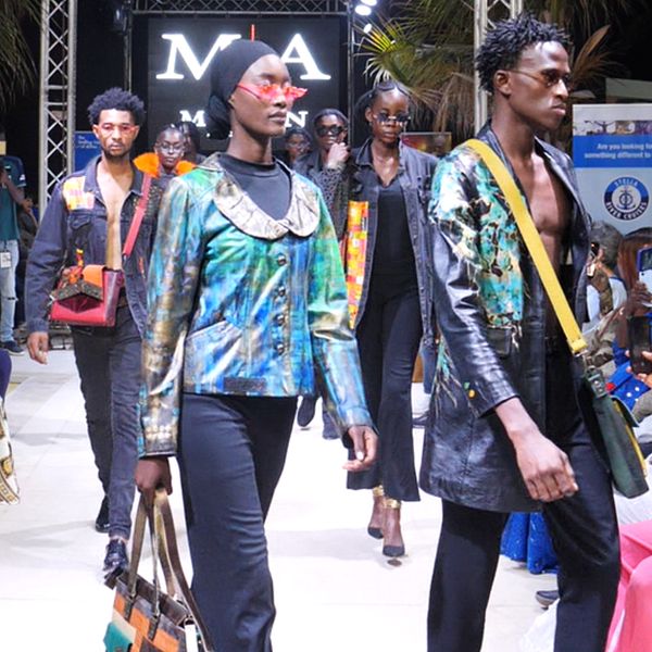 Bilder från catwalken på Fashion weekend Gambia