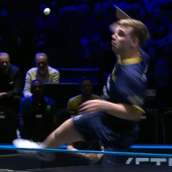Truls Möregårdh spelar bordtennis under kvartsfinal i Europe Smash i Malmö.