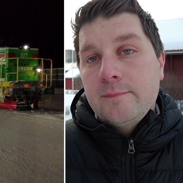 Godståg åker genom bangård på kvällen i mörkret.