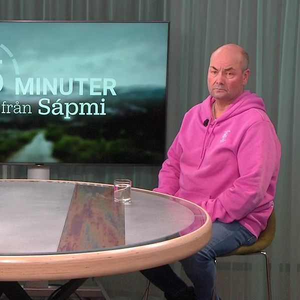 Programledaren Ann Catrin Stenberg Partapuoli och Mikael Kuhmunen, ordförande Sirges sameby i 15 minuter från Sápmis studio.
