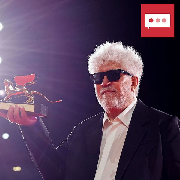 Pedro Almodóvar mottar guldlejonet på Venedigs filmfestival