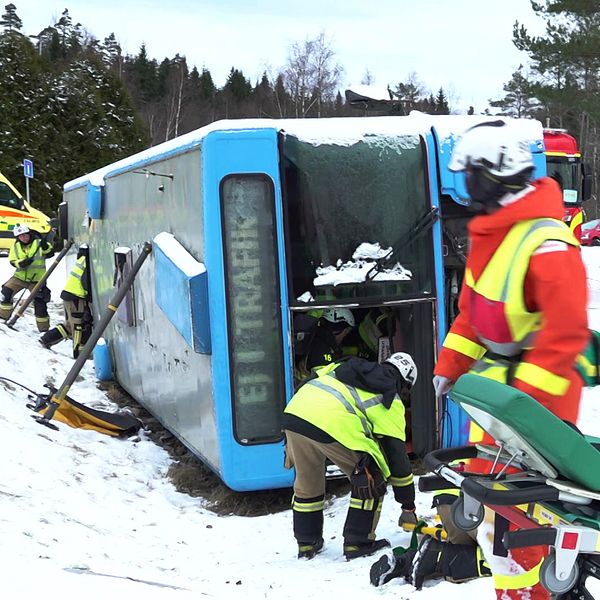 drönarbilder från övning med räddningstjänst och ambulans