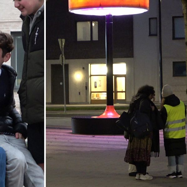 En fem meter hög bumlinglampa lyser på torget i Mariastaden i Helsingborg. Under lampan sitter ett gäng pojkar.