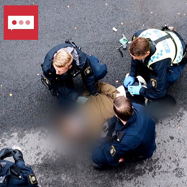 Mannen ligger på asfalten omringad av poliser. Till höger en bild på blommor och ett gosedjur