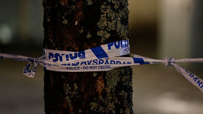 Kriminella gäng ligger bakom våldsvågen i Sverige. Skjutningar och sprängningar har ökat kraftigt och det beror på konflikter om narkotikamarknaden. Gängen anlitar ofta barnsoldater för att utföra morden.