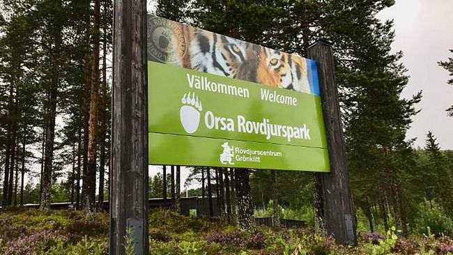 Orsa Rovdjursparks välkomsskylt.