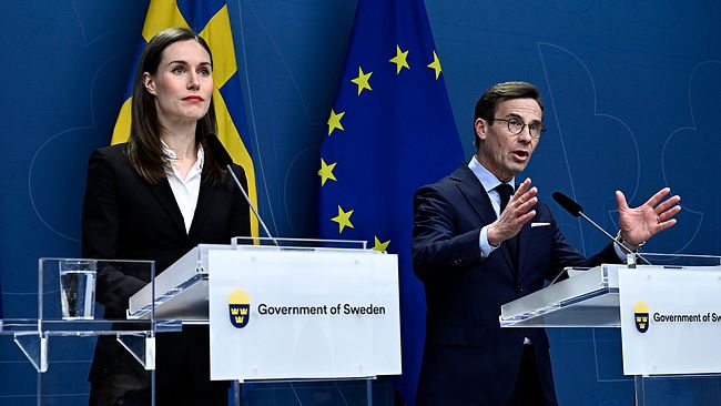 Finlands statsminister Sanna Marin och statsminister Ulf Kristersson under en gemensam presskonferens i Stockholm. Det är det första besöket från en regeringschef som statsminister Ulf Kristersson tar emot sedan regeringsbildningen.